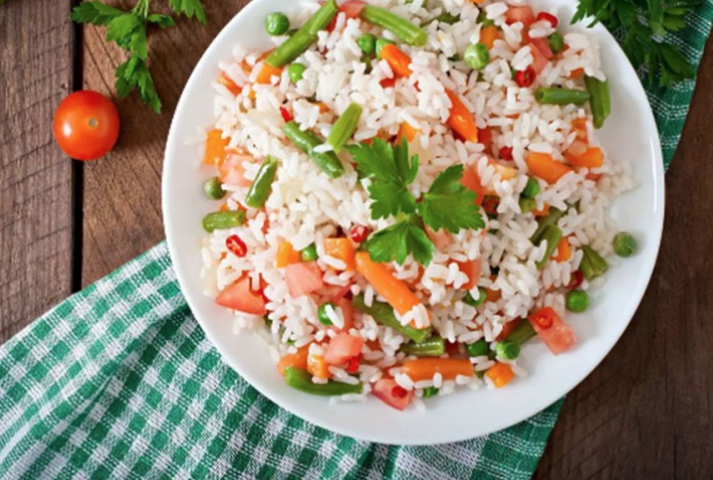 IDEALAN LJETNI OBROK Salata od riže, mrkve i mahuna