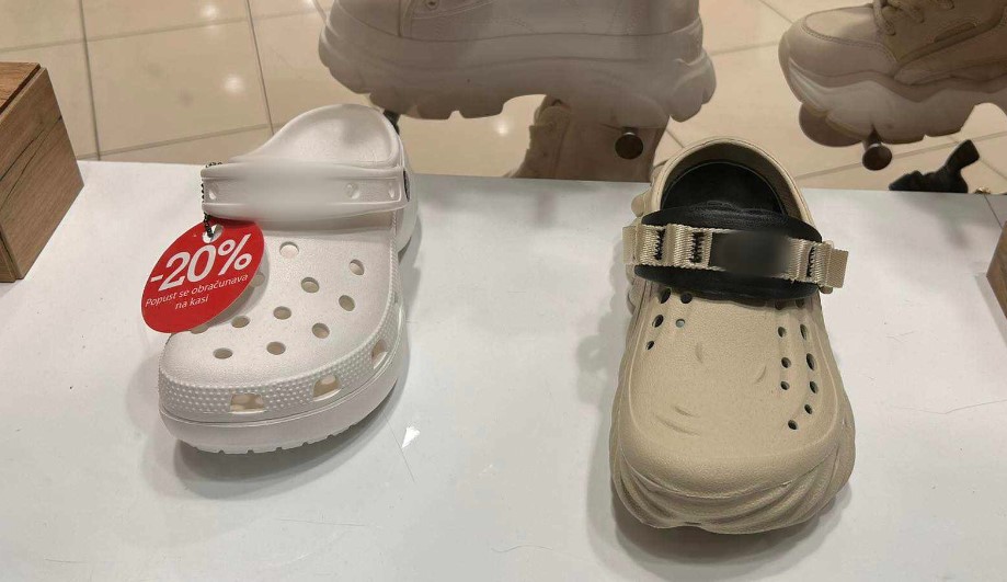 (FOTO) „OVAKVE MOGU I NA PIJACI DA KUPIM“ Papuče izazvale raspravu među Banjalučanima: Treba raditi pet dana da bi ih kupio - stvar pomodarstva ili kvaliteta?