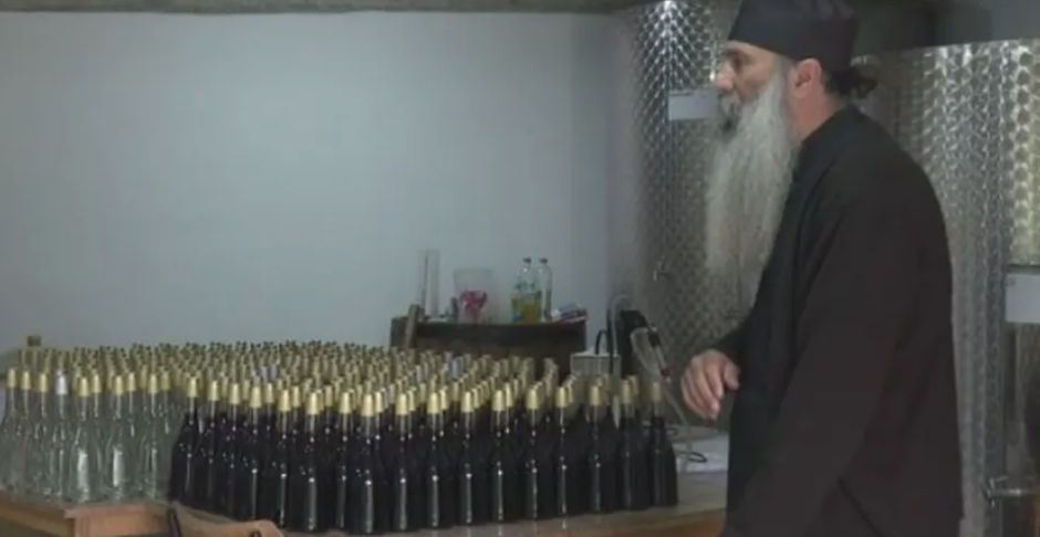 (VIDEO) DERVENTSKE "ZLATNE" KAPI Manastirska rakija iz Donje Bišnje stigla na sve kontinente