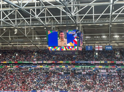 (VIDEO) NOLE POŽELIO SREĆU "ORLOVIMA" Đoković se oglasio sa video bima stadiona u Gelzenkirhenu pred meč Srbije i Engleske