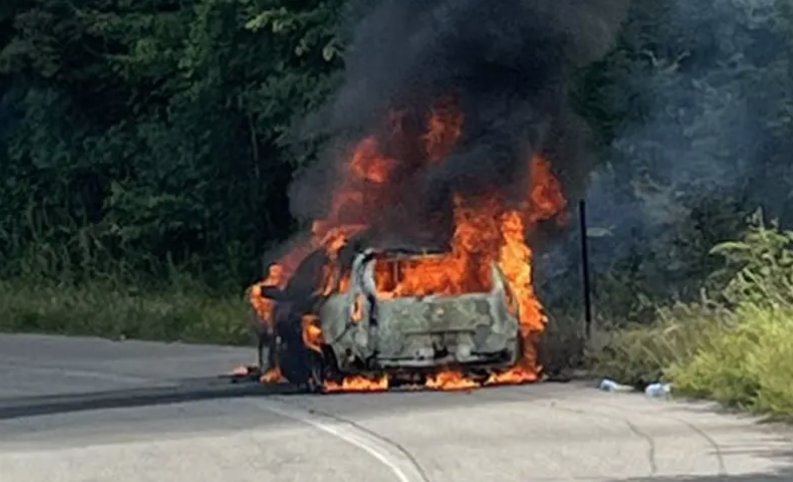 OBUSTAVLJEN SAOBRAĆAJ Vatra progutala automobil na putu Banjaluka - Kneževo
