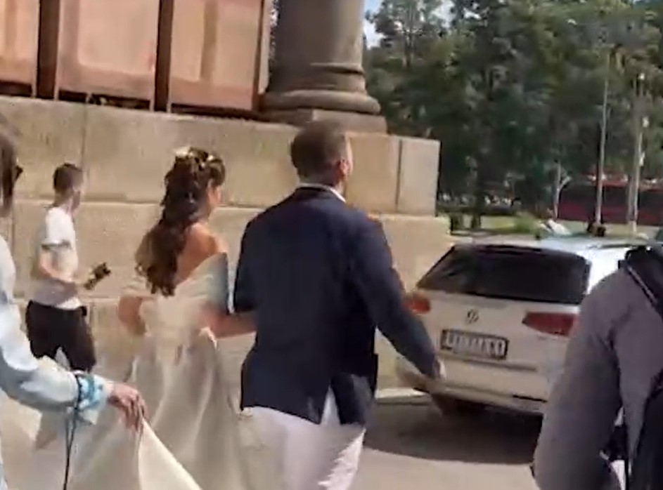 UDALA SE DRAGANA KOSJERINA Lijepa voditeljka blistala u vjenčanici pored ponosnog mladoženje