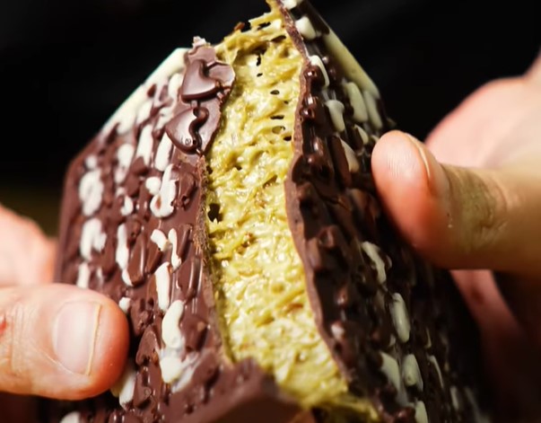 (VIDEO) INTERNET POLUDIO ZA OVOM ČOKOLADOM Može da se kupi samo u Dubaiju, ali mi imamo recept kako da je napravite kod kuće