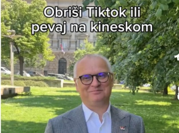 (VIDEO) HIT SNIMAK VESIĆA Zapjevao na kineskom, objava postala viralna