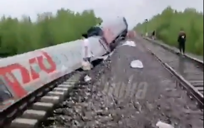 (VIDEO) JEZIVI PRIZORI IZ RUSIJE Voz sa 232 osobe iskočio iz šina, veliki broj povrijeđenih