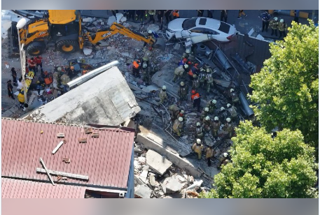 (FOTO/VIDEO) CRNI DAN U TURSKOJ Јedna osoba poginula, sedam povrijeđenih nakon urušavanja zgrade u Istanbulu