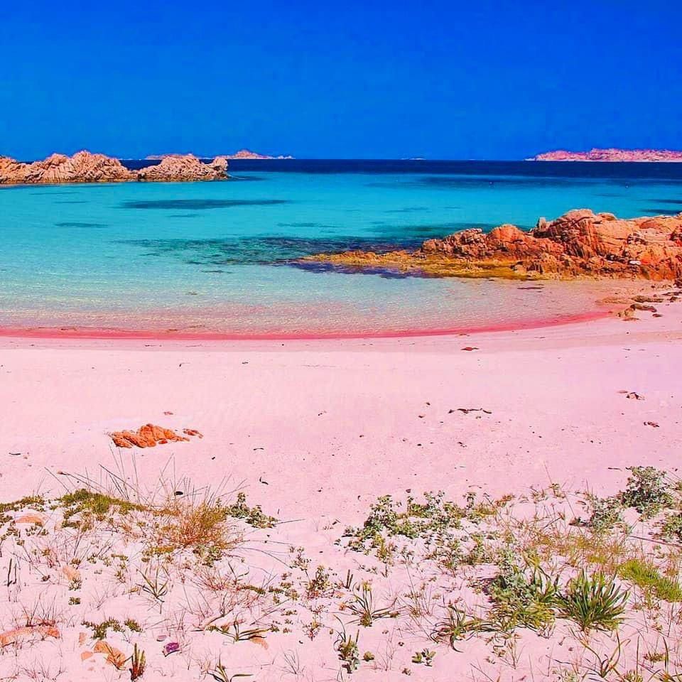 SKUPA FOTOGRAFIJA Influenserka kažnjena sa 1.800 evra zbog fotografisanja na plaži