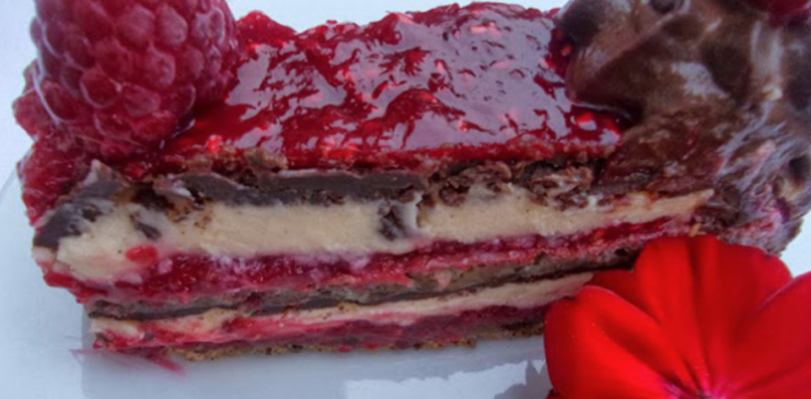 SVI ĆE VAS PITATI ZA RECEPT Torta sa malinama raspametiće sva vaša čula
