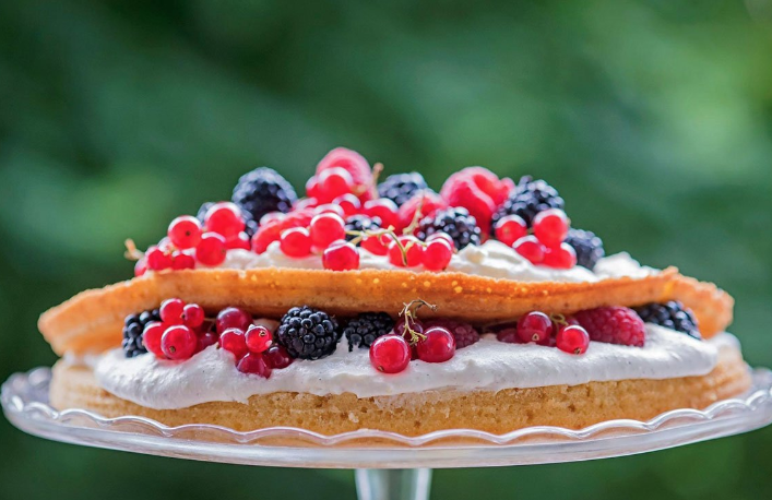 MOŽE LI BOLJE ZA VRELI DAN? Torta s ljetnim voćem
