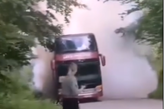 DJECA SE IGRALA UPALJAČEM Oglasio se prevoznik nakon što se zapalio autobus pun osnovaca