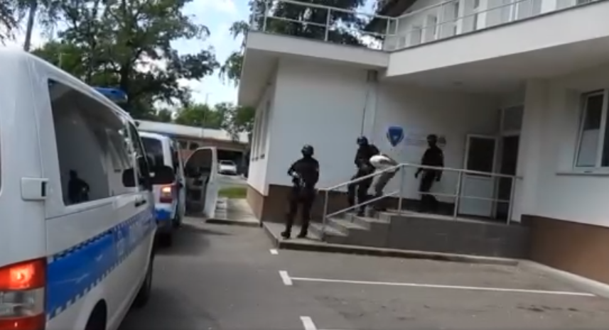 DETALJI AKCIJE ROLEKS! Uhapšeno 10 osoba koje su prošvercovale dvije tone droge: Narkotike nabavljali u Crnoj Gori, prodavali osobama u Foči i Bileći pa rasturali po BiH