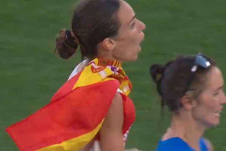 (VIDEO) DRAMA U ZAVRŠNICI Atletičarka ostala bez medalje jer je počela prerano slaviti