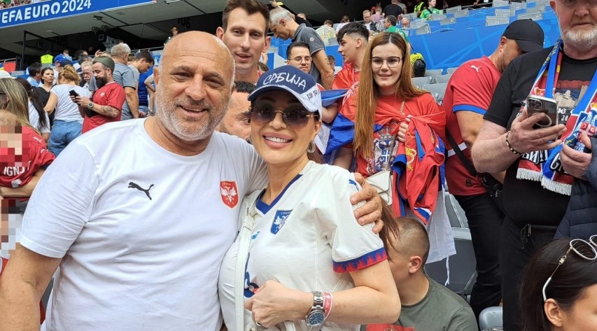 (FOTO/VIDEO) OBOŽAVAOCI OKUPIRALI RAŽNATOVIĆKE NA STADIONU! Ceca i Anastasija opkoljene sa svih strana: Reakcija pjevačice oduševila sve
