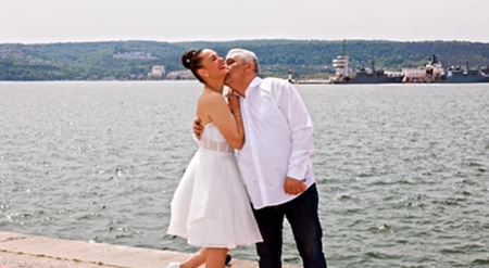 (VIDEO) UDALA SE CUCA Objavila slike sa vjenčanja, pa pokrenula lavinu komentara: “Bar je duplo stariji”