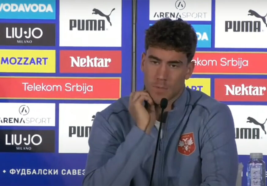 (VIDEO) SRBIN NASMIJAO SVE Dušan Vlahović napravio šou na konferenciji za novinare