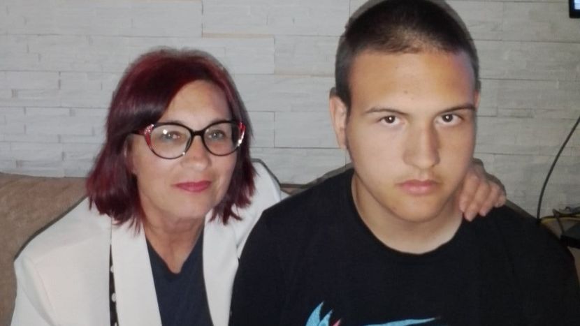 NEVJEROVATAN PODVIG Majka sa sinom koji ima autizam kreće pješke do Ostroga iz Novog Sada