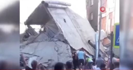 (VIDEO) SRUŠILA SE ZGRADA U ISTANBULU Više ljudi zarobljeno ispod ruševina, ima povrijeđenih