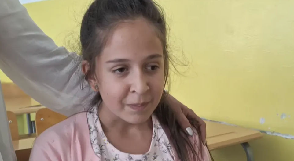 IVANA JE NEVJEROVATNA INSPIRACIJA Ostala slijepa sa samo 4 godine, a danas piše pjesme i niže petice