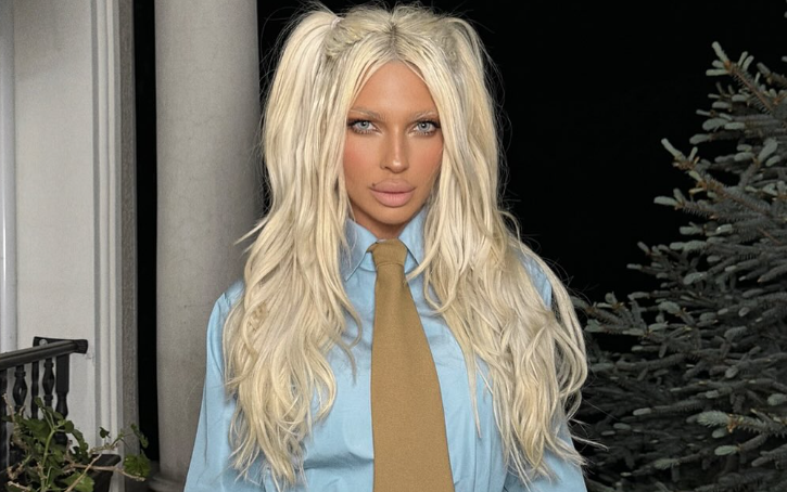 (FOTO) JELENA KARLEUŠA IZAŠLA NA GLASANJE Diva zablistala u haljini sa trobojkom