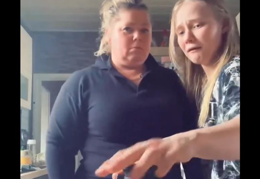 (VIDEO) URNEBESAN SNIMAK NASMIJAO SVE NA INTERNETU Djevojka pripremala kokice pa napravila haos u kuhinji
