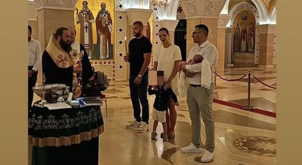 INTIMAN ČIN U STROGOJ TAJNOSTI Veljko i Bogdana krstili najmlađeg sina