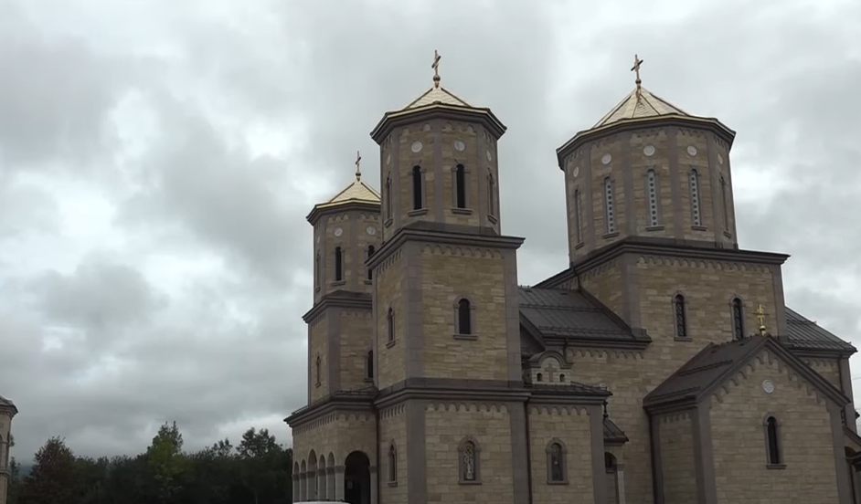 LITURGIJU SLUŽI EPISKOP JEFREM Veliki crkveno-narodni sabor u manastiru Miloševac