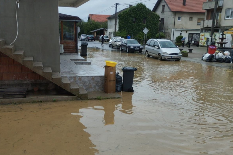 POPLAVLJENE ULICE I DOMAĆINSTVA Nevrijeme u Novom Gradu napravilo haos