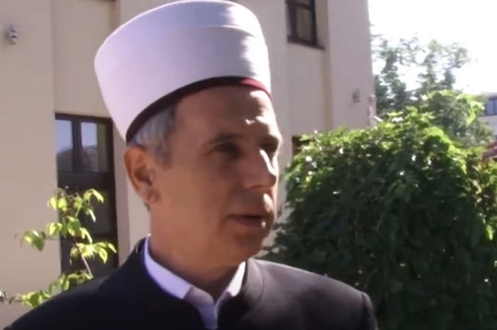 NA GROBLJU U BANJALUCI GRADILI STANOVE Optuženi bivši čelni ljudi Islamske zajednice u Banjaluci