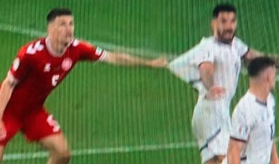 SRBIJA JE OŠTEĆENA Danski i njemački eksperti su jasni: Bio je penal nad Mitrovićem