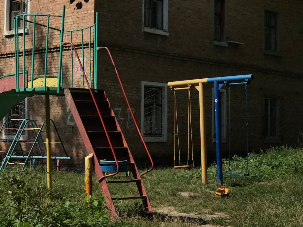POLICIJA MOLI GRAĐANE ZA POMOĆ Na igralištu pronađena krvava dječija haljina