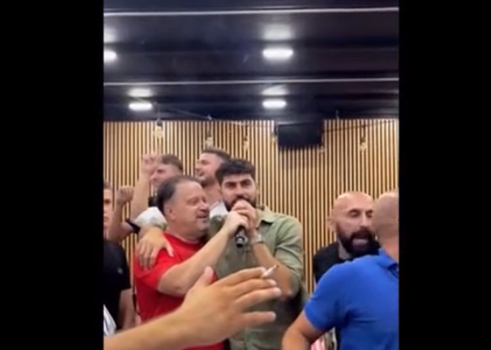 (VIDEO) PRAVI HIT NA INTERNETU Fudbaler Mančester Sitija pjevao hit Osmana Hadžića