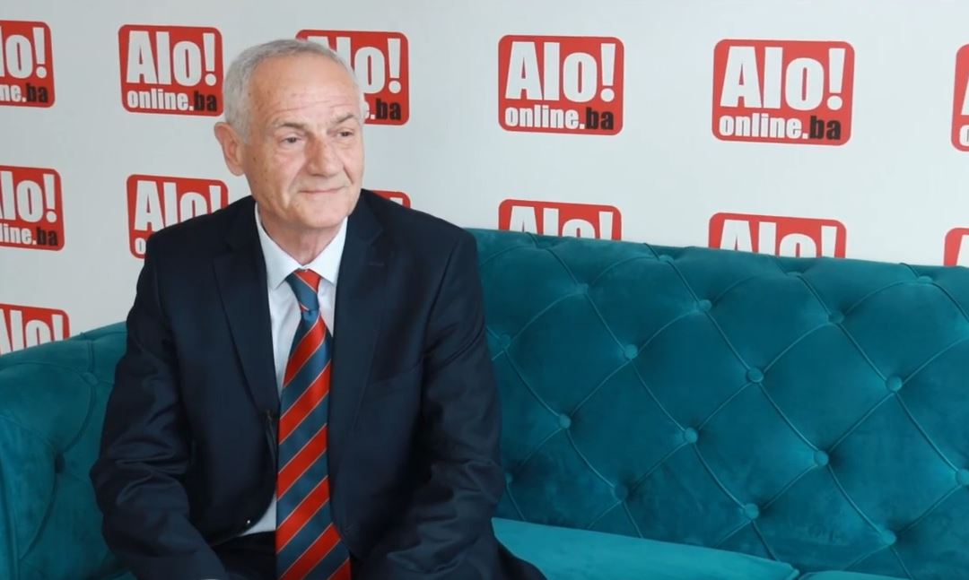 (FOTO/VIDEO) LEGENDARNI RUKOMETAŠ BORCA GOTOVO ŠEST DECENIJA U OVOM SPORTU Rade Unčanin preodređen za trofeje, ostao gorak ukus poslije odlaska iz ŽRK Borac: Mislim da su me prodali, ali njima na dušu