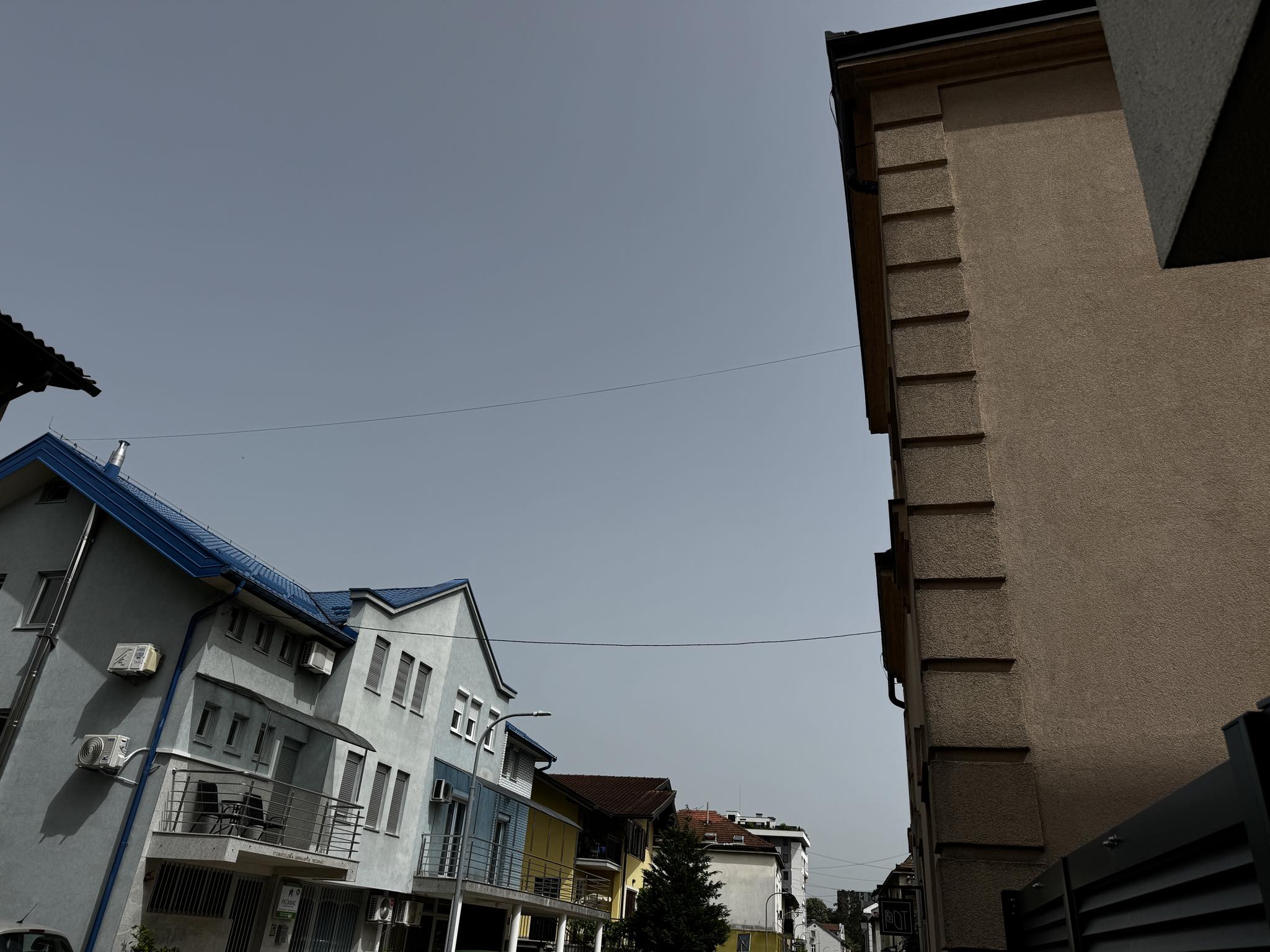 (FOTO) ZAŠTO JE NEBO IZNAD BANJALUKE SIVO I MUTNO? Neobična pojava koju ste sigurno primijetili, a evo šta uzrokuje ovaj fenomen
