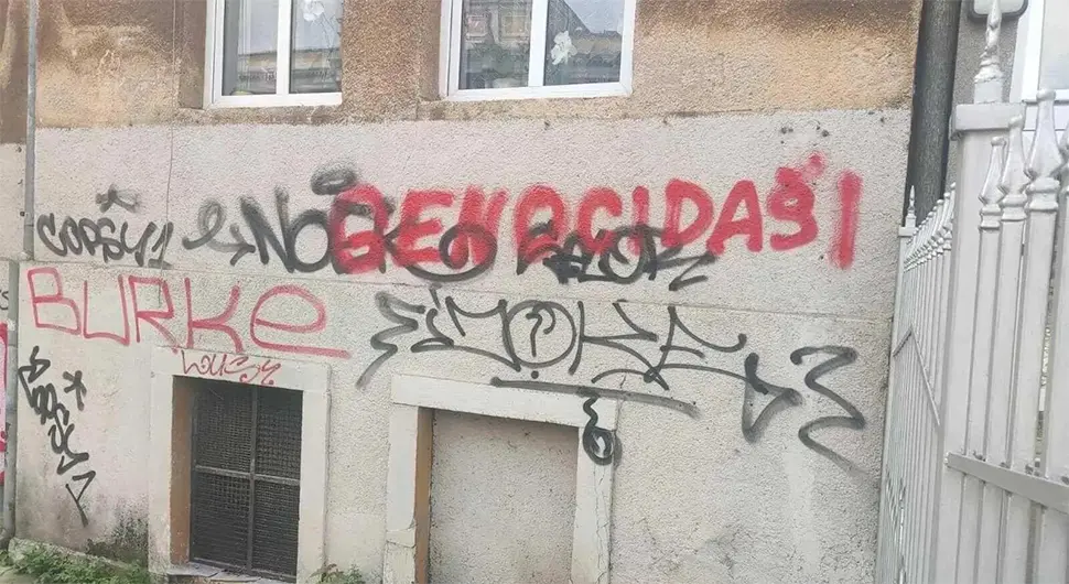 "NEPRIMJEREN GRAFIT" Oglasila se Ambasada Srbije u BiH: Najoštrija osuda vandalskog čina