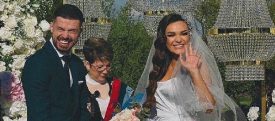 FUDBALER KUPIO PJEVAČICU ZA 5.000 EVRA Darko Jevtić izvadio štos para za Tamaru Milutinović