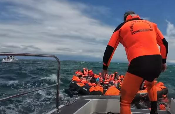 BRODOLOM KOD ŠPANSKOG OSTRVA Poginulo devet migranata, 48 nestalih