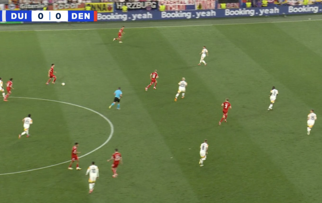 PREKINUT MEČ NJEMAČKE I DANSKE Grom udario blizu stadiona