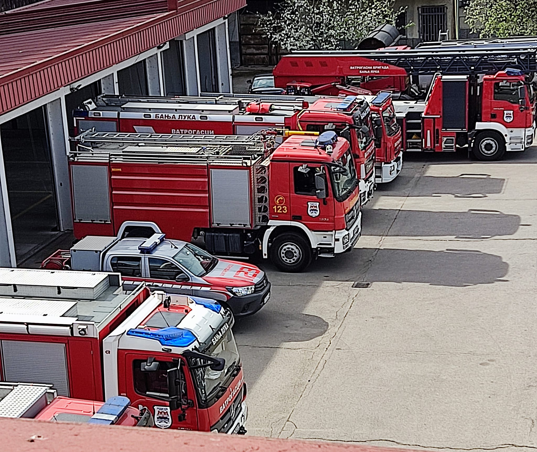 BRZA REAKCIJA VATROGASACA Lokalizovana dva požara u Tesliću i Doboju