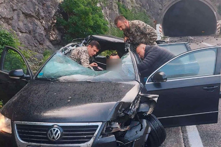 BEZ RAZMIŠLJANJA SE UPUTILI KA MJESTU NESREĆE Iskustva vojnika koji su spasavali unesrećene kod Mostara