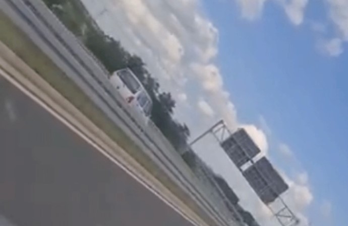 "IZDAT MU JE PREKRŠAJNI NALOG" Oglasila se policija o vozaču koji je išao u kontra smjeru na auto-putu