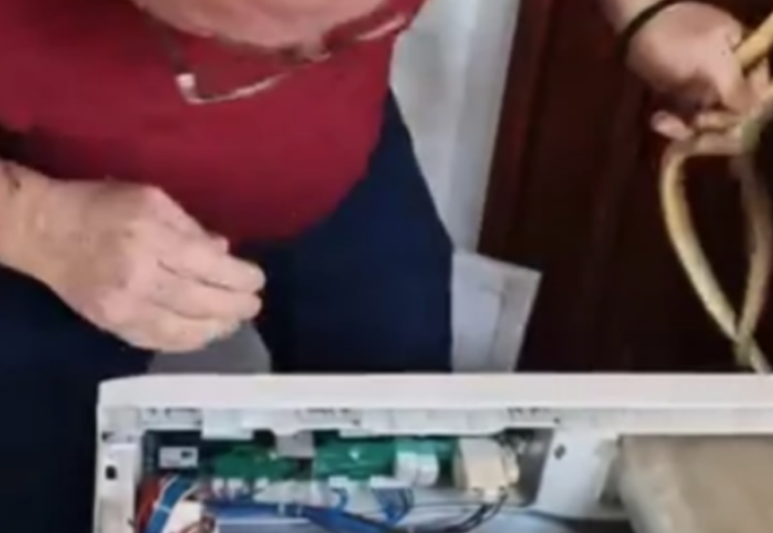 (VIDEO) STRAVIČAN PRIZOR U VRANJU Dvije zmije nađene u veš mašini, a ima ih i u krevetima i frižiderima