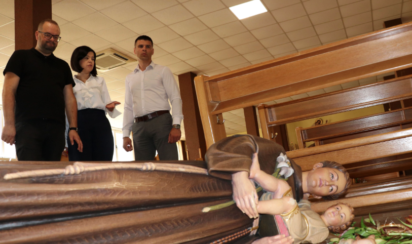 CRKVE NA METI RAZBOJNIKA Dva muškarca opljačkala župu u Mostaru: Polomili kipove i odnijeli novac