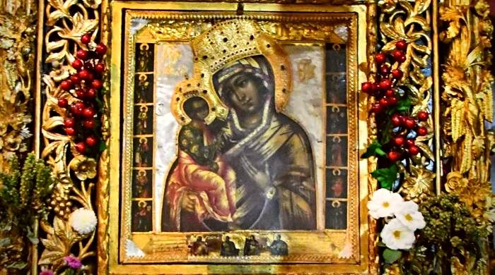 ČUDOTVORNA IKONA PRESVETE BOGORODICE U PEĆI Narod joj 8 vijekova dolazi na poklonjenje! Evo kako da usliši vaše molitve
