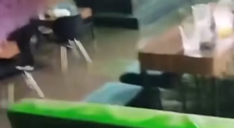 (VIDEO) NEVRIJEME NAPRAVILO HAOS U BEOGRADU Noćni klub potopljen, ljude izvlačili iz automobila