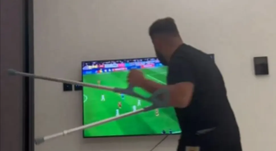 (VIDEO) NAJVATRENIJI NAVIJAČ SRBIJE Еnglez razbio televizor zbog Mitrovića: Izvodi najboljeg
