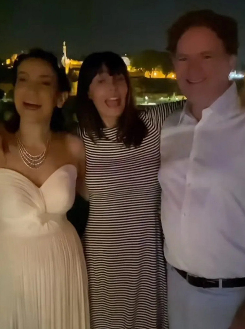 (VIDEO) PRAKTIČNA ŽENA UDALA SESTRU Srpsko-američka svadba zapalila mreže