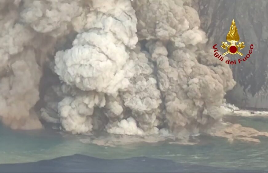 (VIDEO) OBLAK PEPELA I DIMA VISOK 5 KILOMETARA Zastrašujući prizori erupcije vulkana Etna