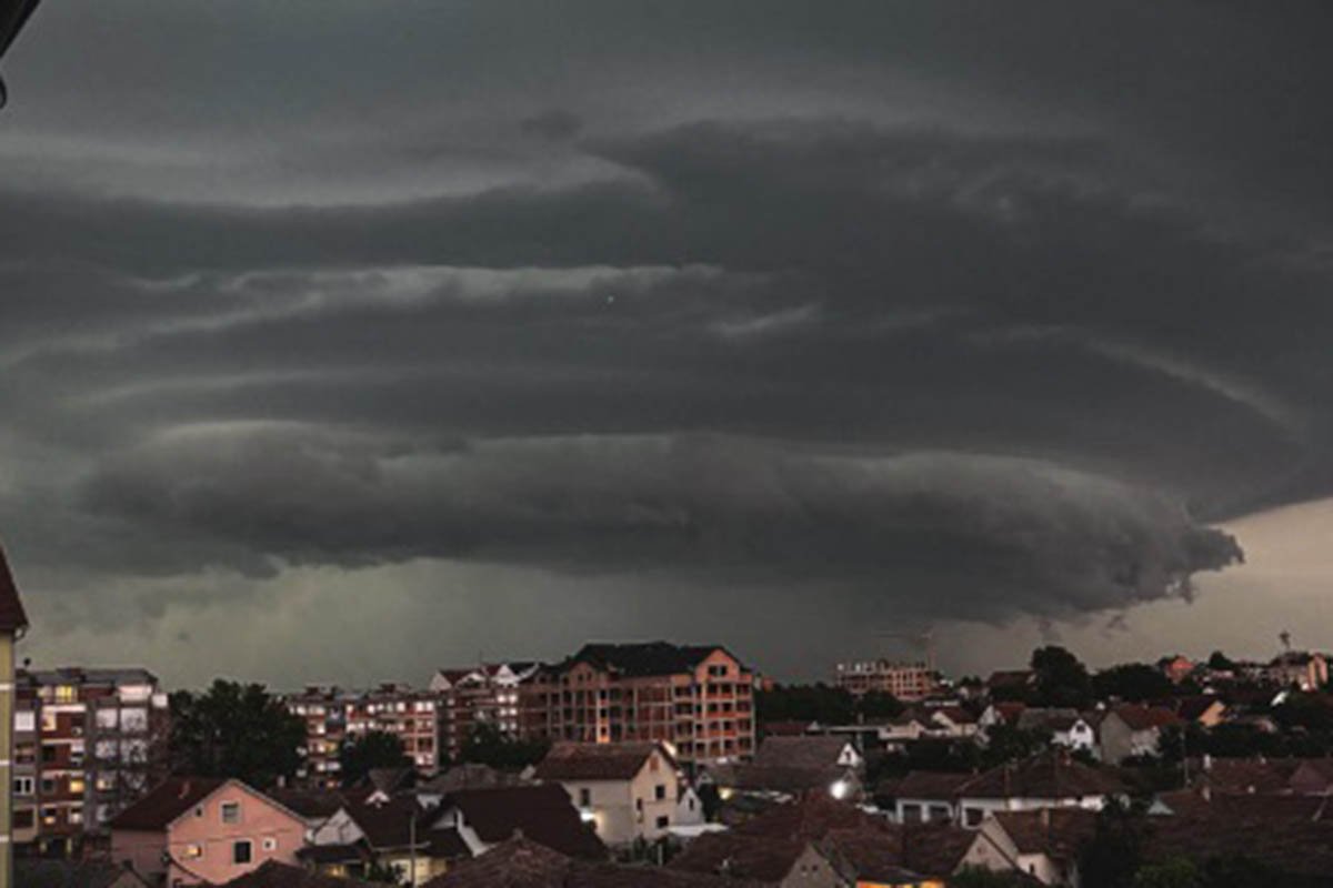 (VIDEO) POPUT SCENA IZ "ARMAGEDONA" Superćelijska oluja stiže u Srbiju, pogledajte kako izgleda