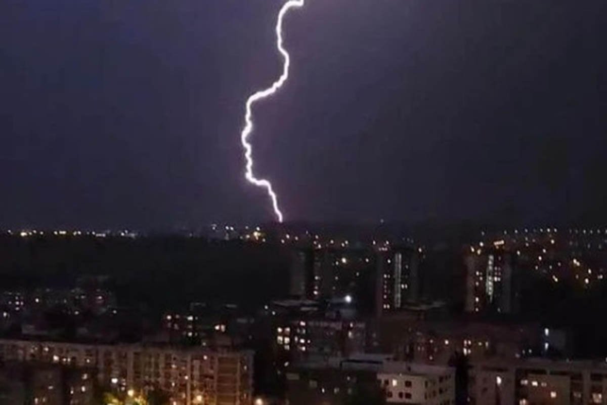 (FOTO) OLUJA STIŽE U BiH Meteorolozi objavili gdje se očekuje grmljavinsko nevrijeme praćeno ledom i jakim vjetrom