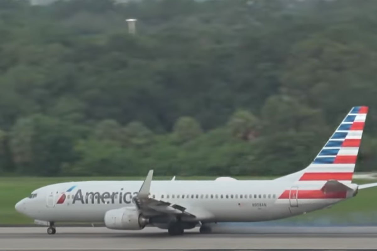 (VIDEO) NESREĆA IZBJEGNUTA ZA DLAKU Avionu eksplodirala guma pri polijetanju
